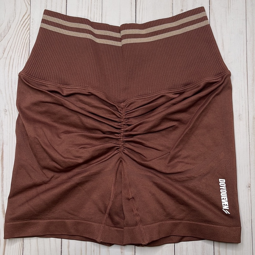 Doyoueven Scrunch Seamless Shorts - Chocolate Brown - M